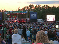 Aretha Franklin sings for 40,000 people at the 2007 Jazz Fest at Onondaga Community College!
